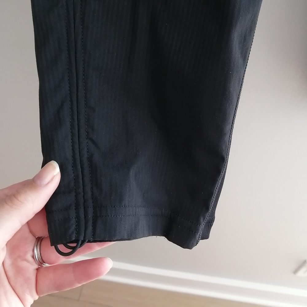 2023 Lululemon Dance Studio Crop Pants 25 Inch Cinch Hems in Black Size 2 - Picture 5 of 13